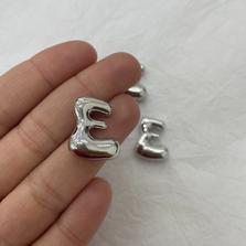 Бусина буква "E" 21.4 х 17.1 мм
